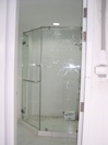 กระจกกั้นอาบน้ำ บานเปลือยเข้ามุม135